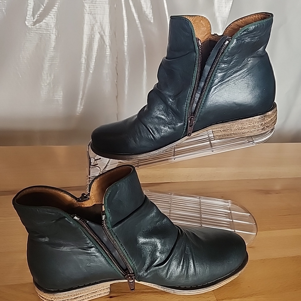 Miz Mooz Layla Ankle Bootie Size 38/7.5 Leather Zip Hunter Green Boho Ruched - Picture 3 of 10